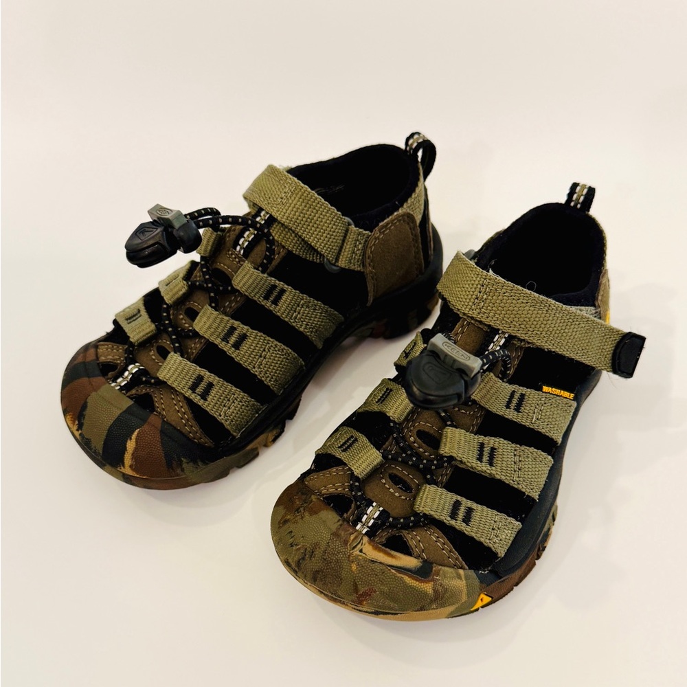 Little Kid Size 9 Keen Sandals